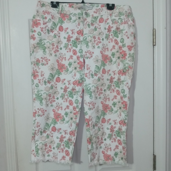 Floral Print C Est. 1946 Denim Capri Pants - Picture 1 of 5